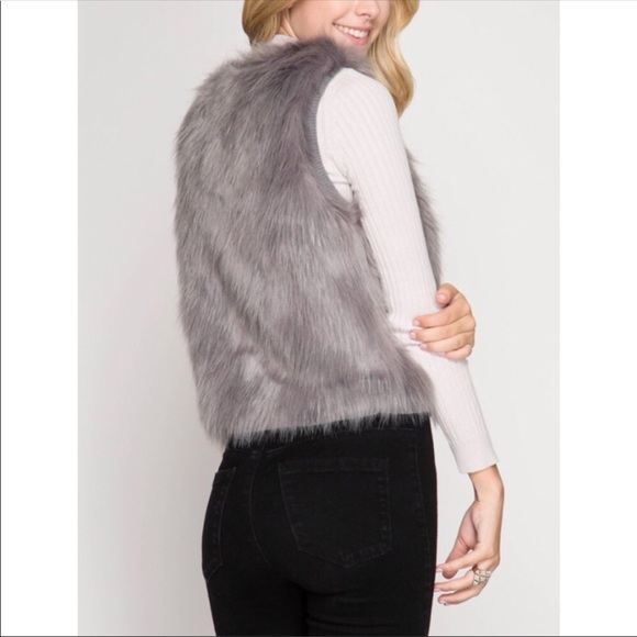 ✨LAST ONE✨Gray Faux Fur Open Short Vest ⚡️ - Picture 3 of 6